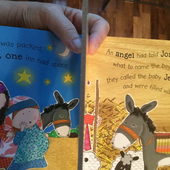 Hard board Christmas Story Book - Picture 4 of 4